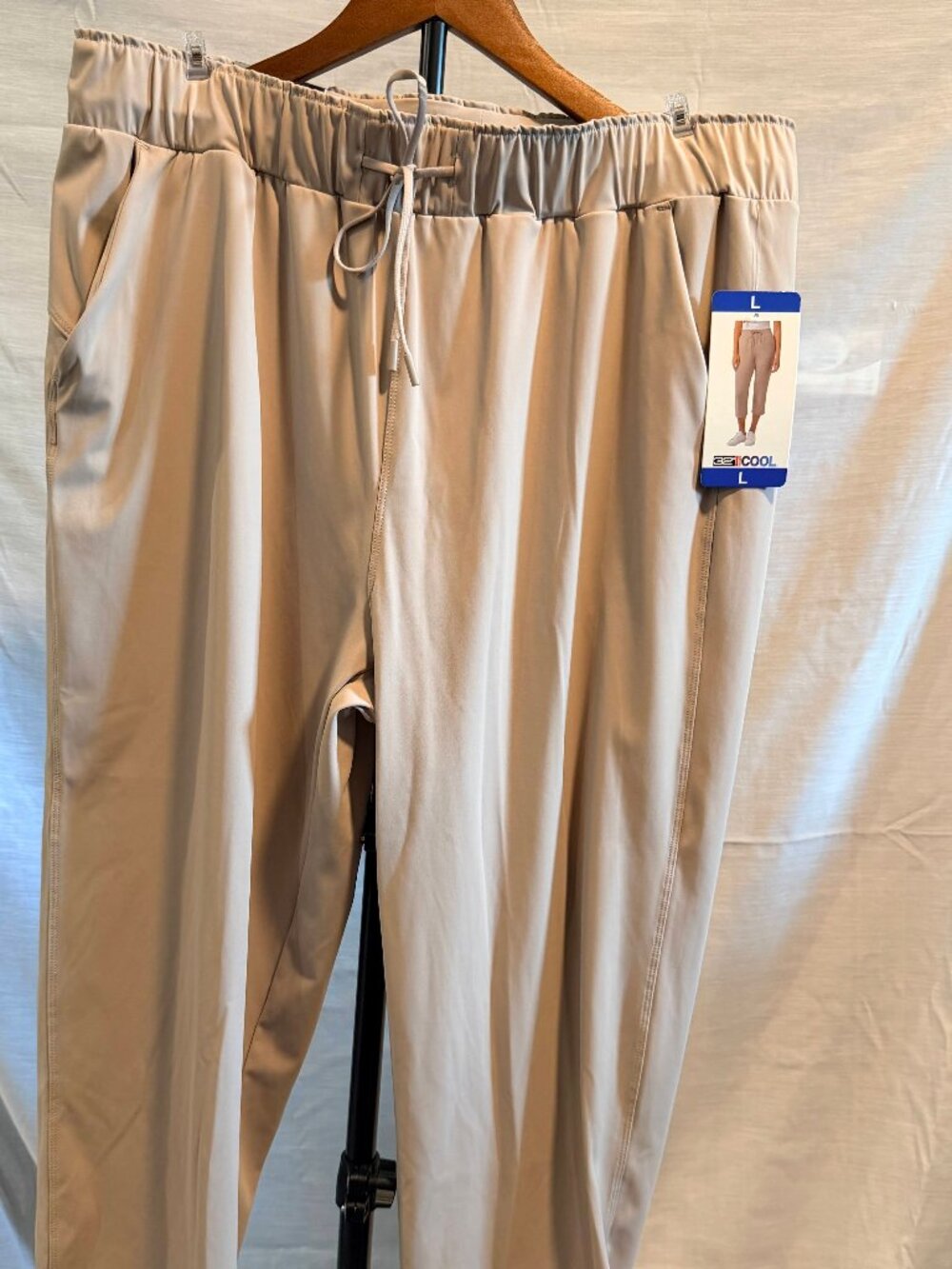 NWT Tan 32 degree cool crop pants, Tan, Size Large